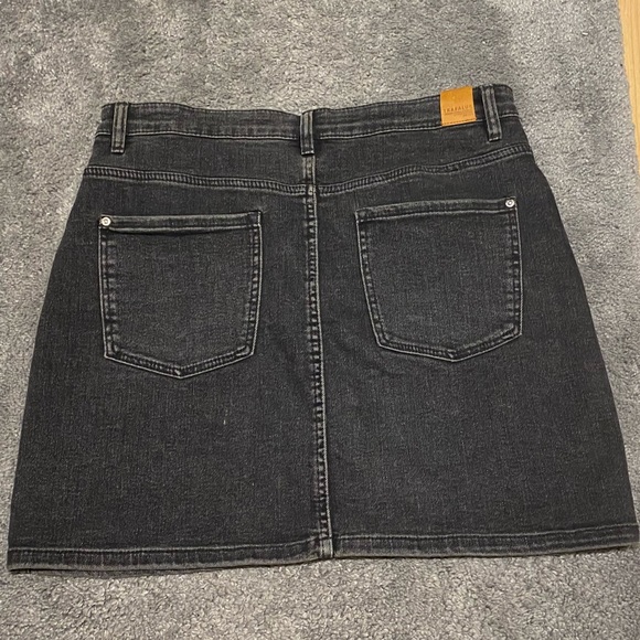 Mini skirt - Picture 2 of 3